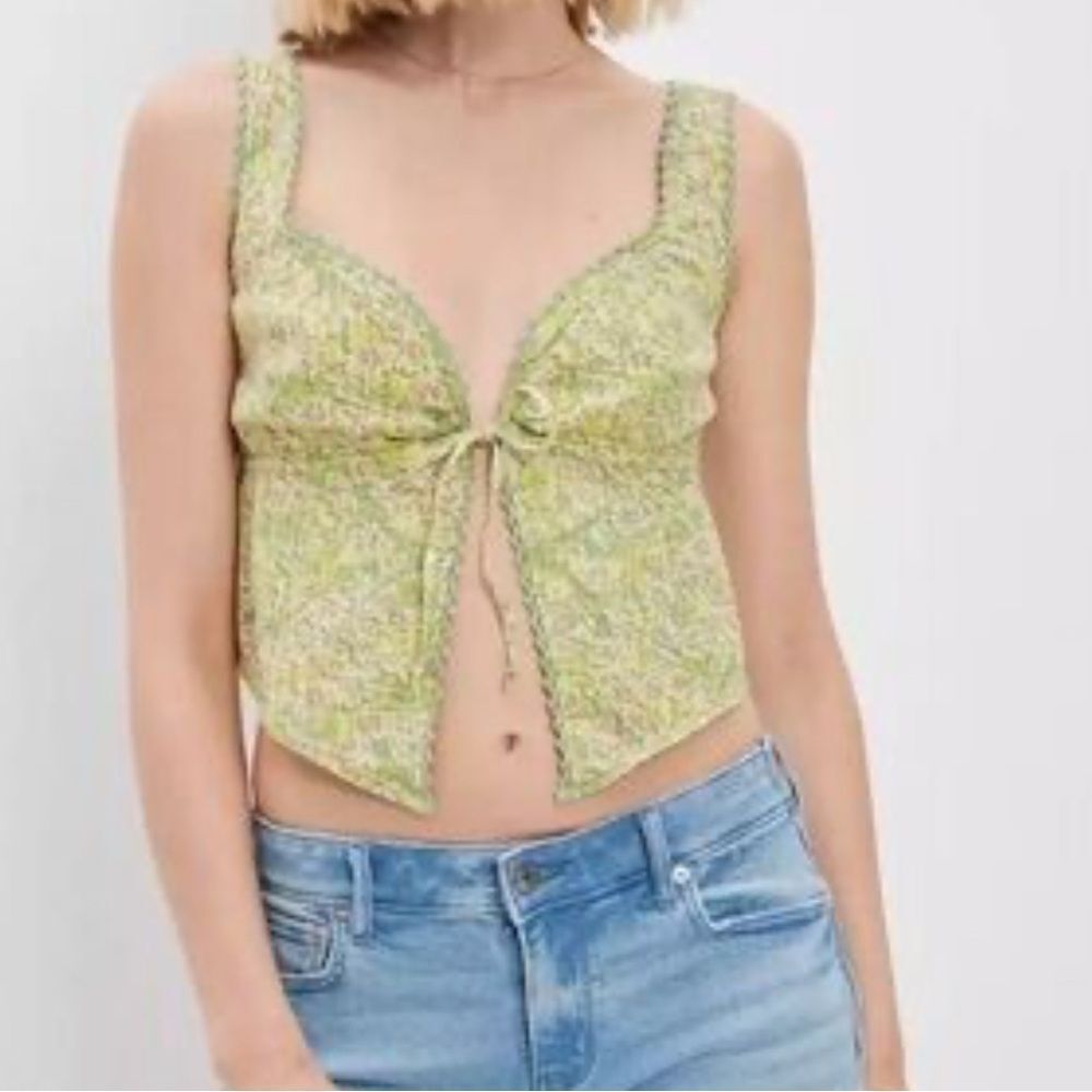 American Eagle Green Floral Women's Top. Size small. - Picture 2 of 4